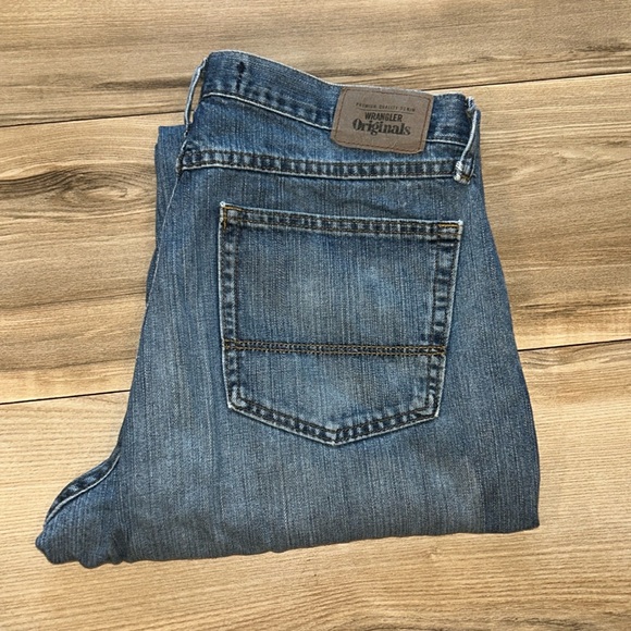 Wrangler Other - Men’s Wrangler Jeans Relaxed Boot Fit Denim Pants 33x30 medium wash original